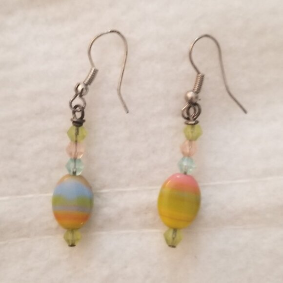 Hand-made spring/summer colors, beaded necklace bracelet and earring set - Picture 3 of 4